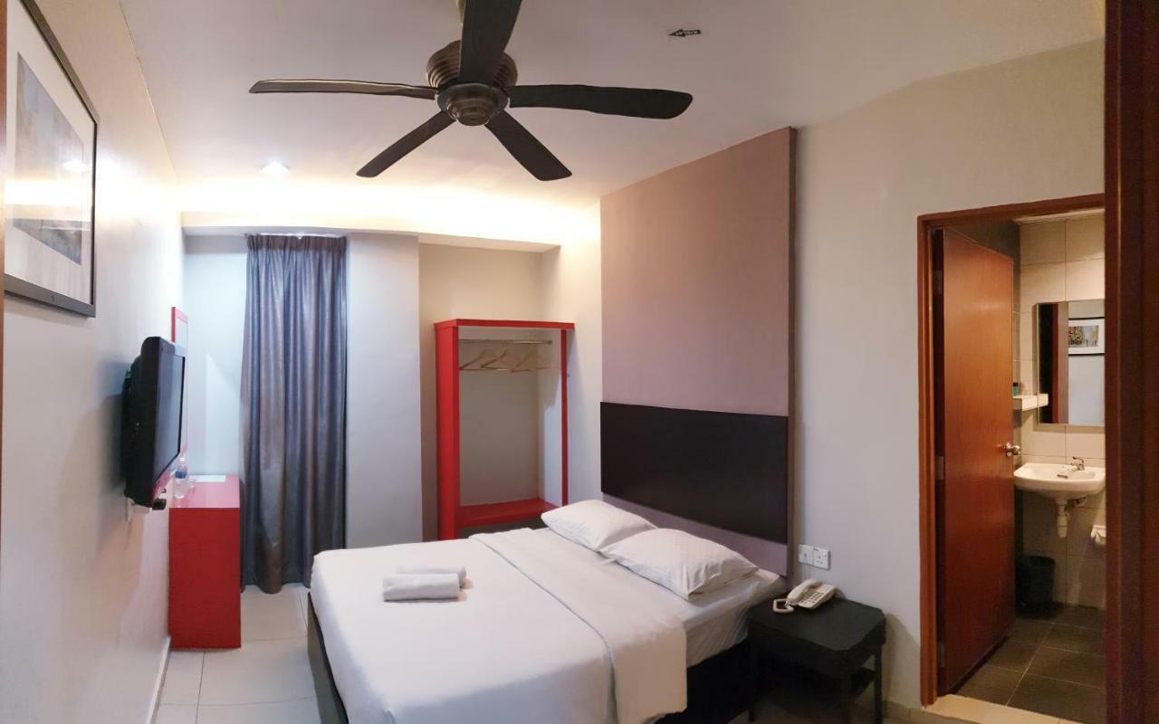 Golden Court Hotel - Tun Abdul Razak Johor Bahru Exterior photo