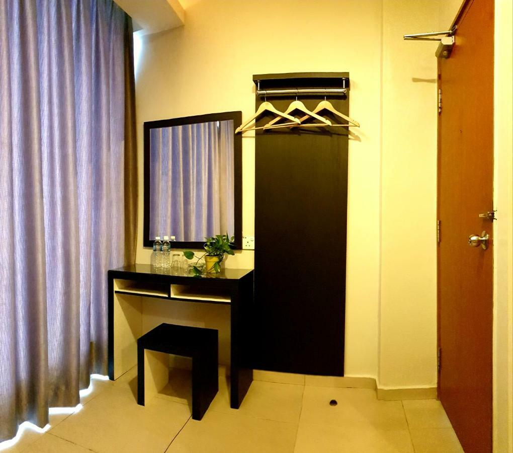 Golden Court Hotel - Tun Abdul Razak Johor Bahru Exterior photo