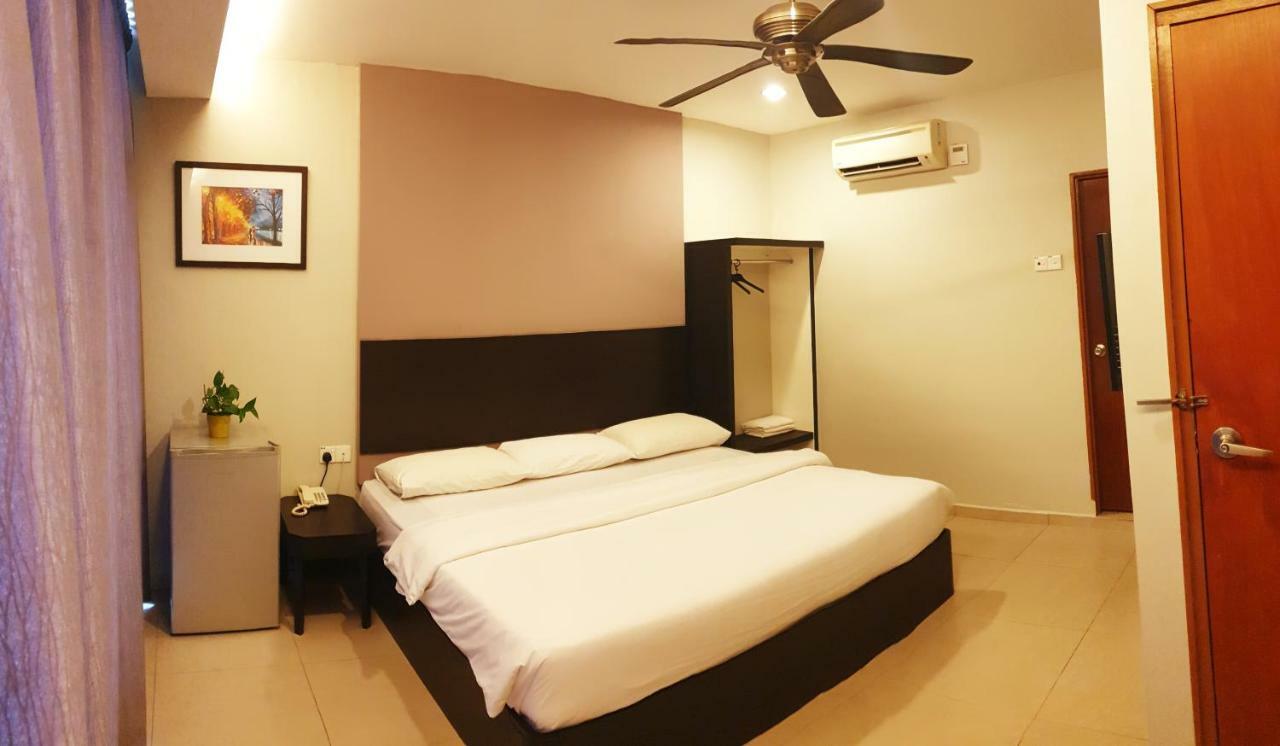 Golden Court Hotel - Tun Abdul Razak Johor Bahru Exterior photo